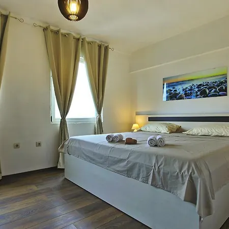 Urban Duo Apartment Split